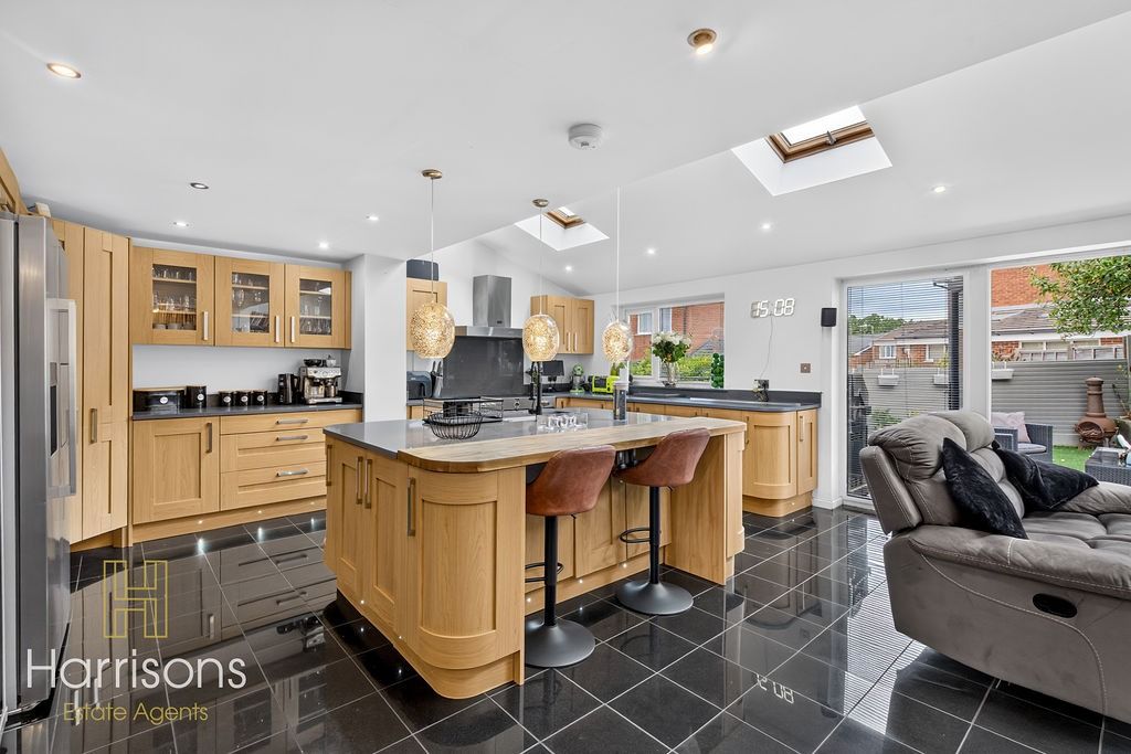 Property photo 2 of 32 4593053