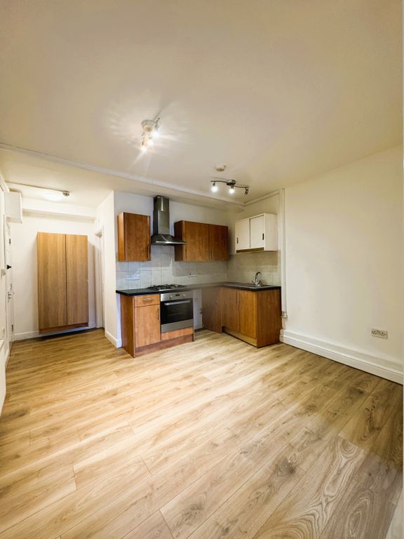 Property photo 3 of 7 Gallery