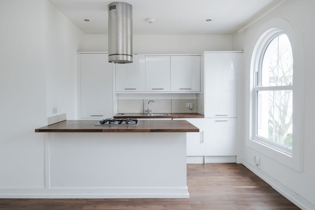 Property photo 2 of 12 Mildmay Road