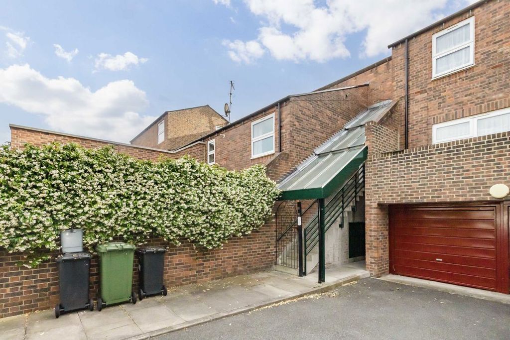 Property photo 1 of 3