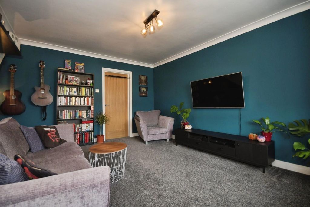 Property photo 3 of 16 Lounge 03.Jpg