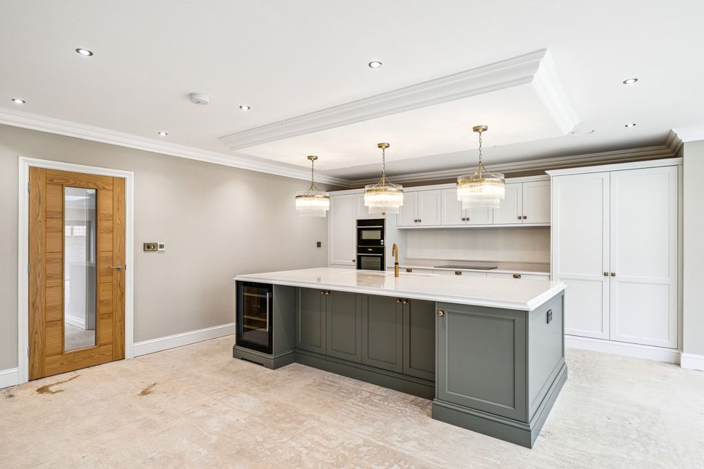 Property photo 2 of 28 4387644
