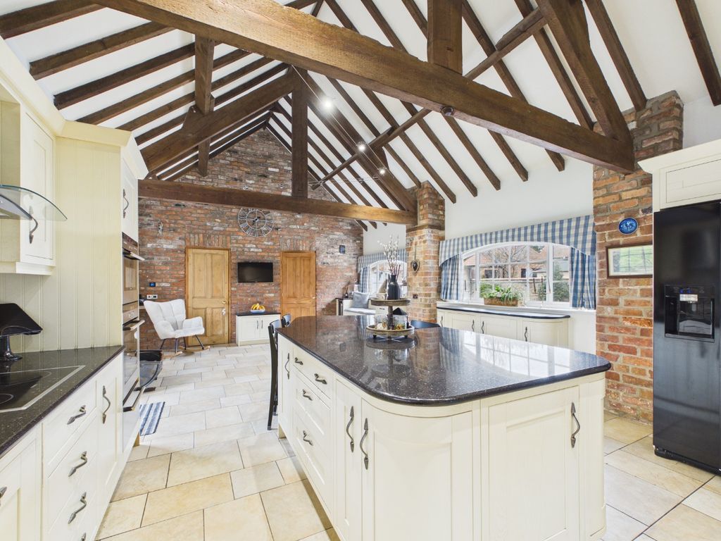 Property photo 2 of 39 4913084