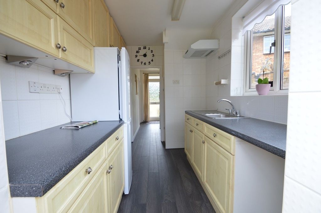 Property photo 3 of 8 Kitchen