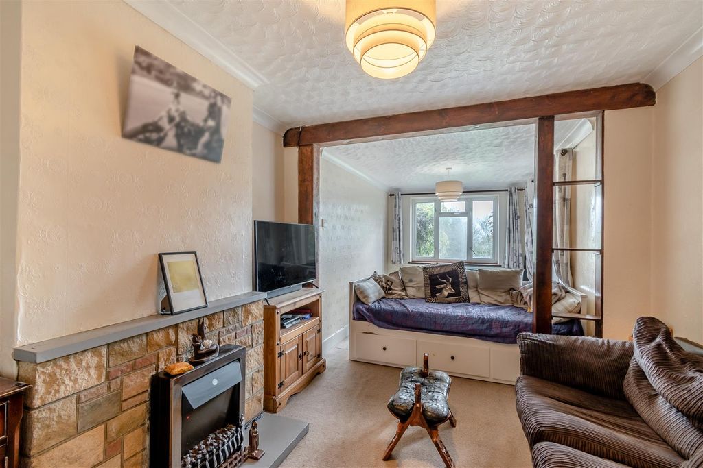 Property photo 3 of 16 8643651-Interior05.Jpg