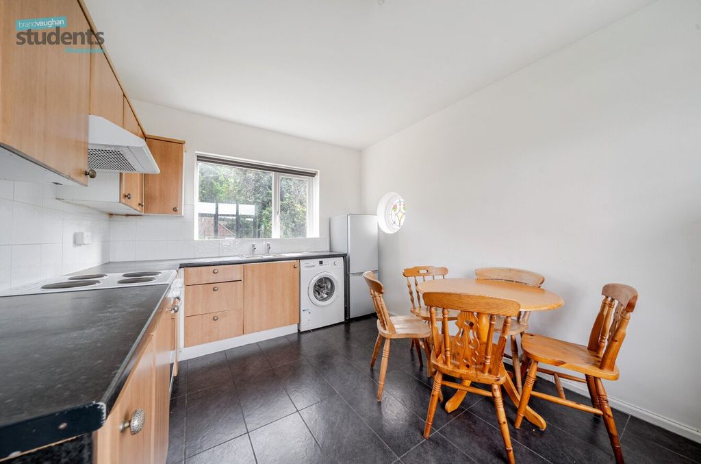 Property photo 1 of 11 8Abdc77d-1B57-4Ec...