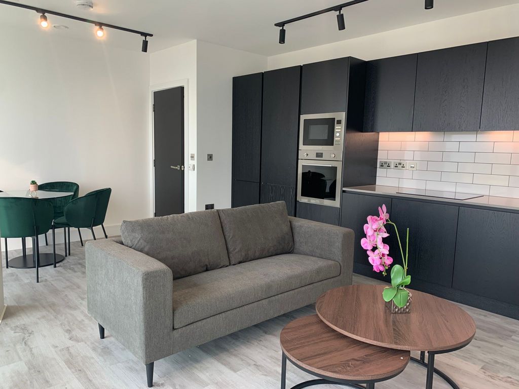 Property photo 1 of 7 Portal Way, London, W3