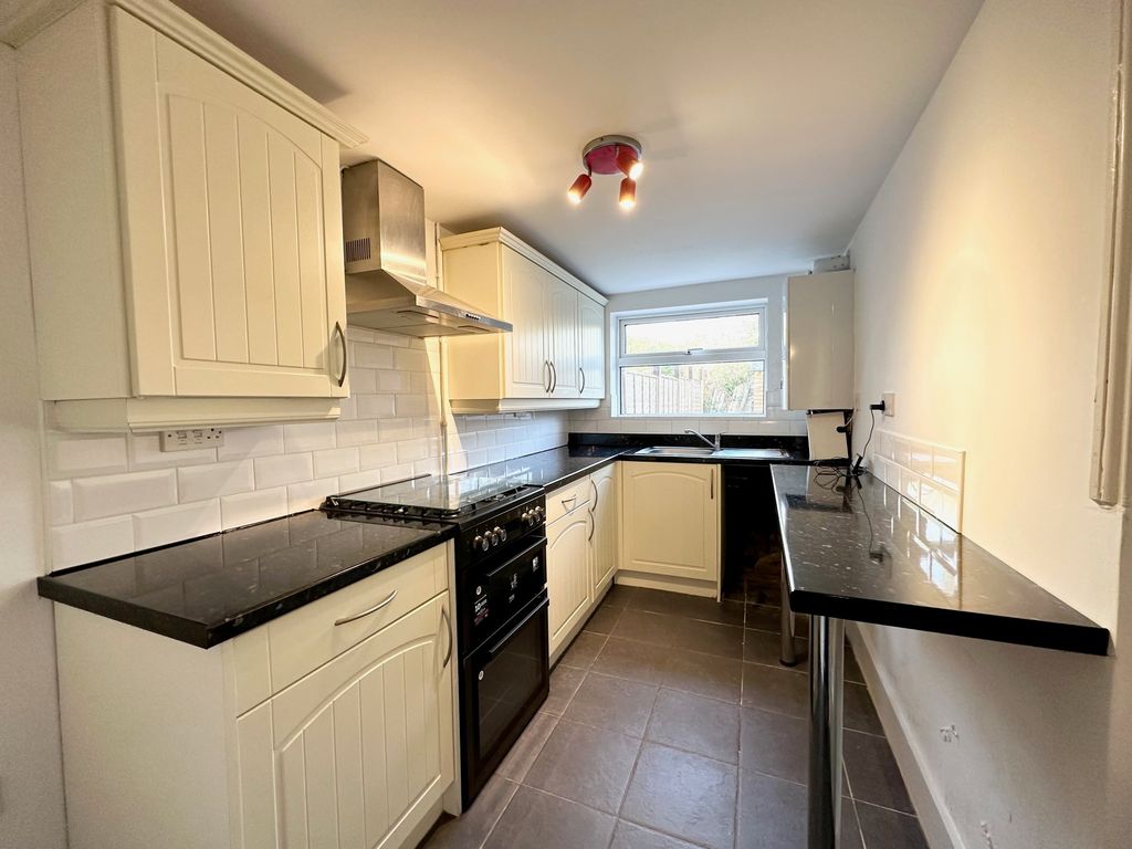 Property photo 2 of 17 Kitchen