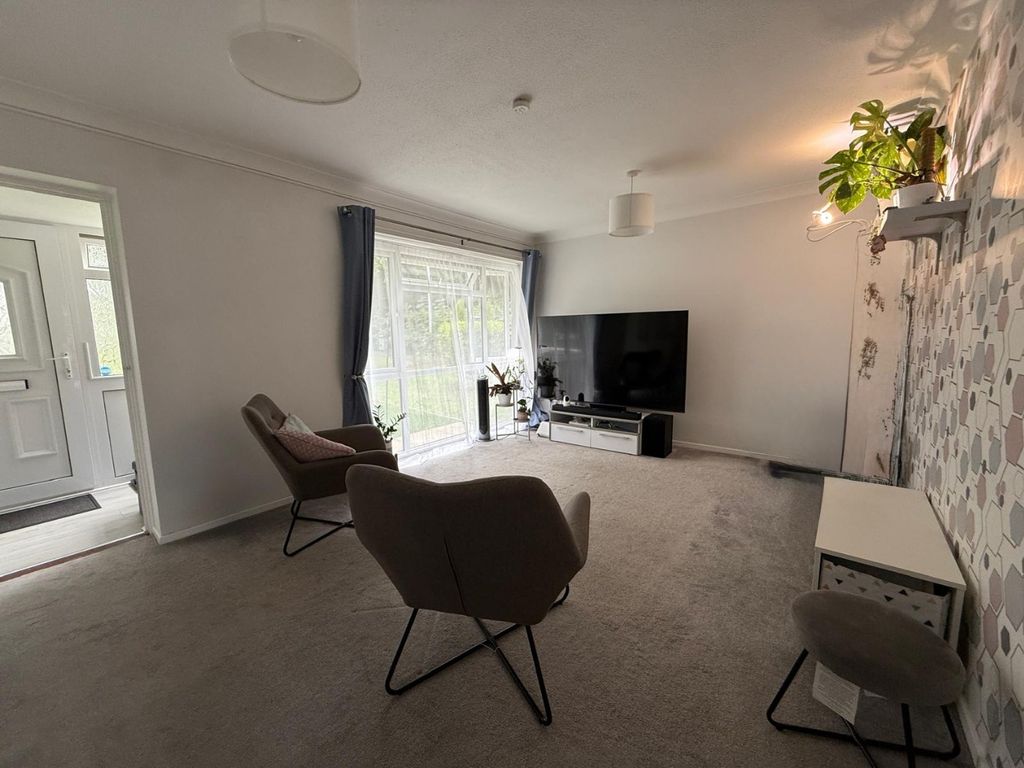 Property photo 2 of 12 4408072