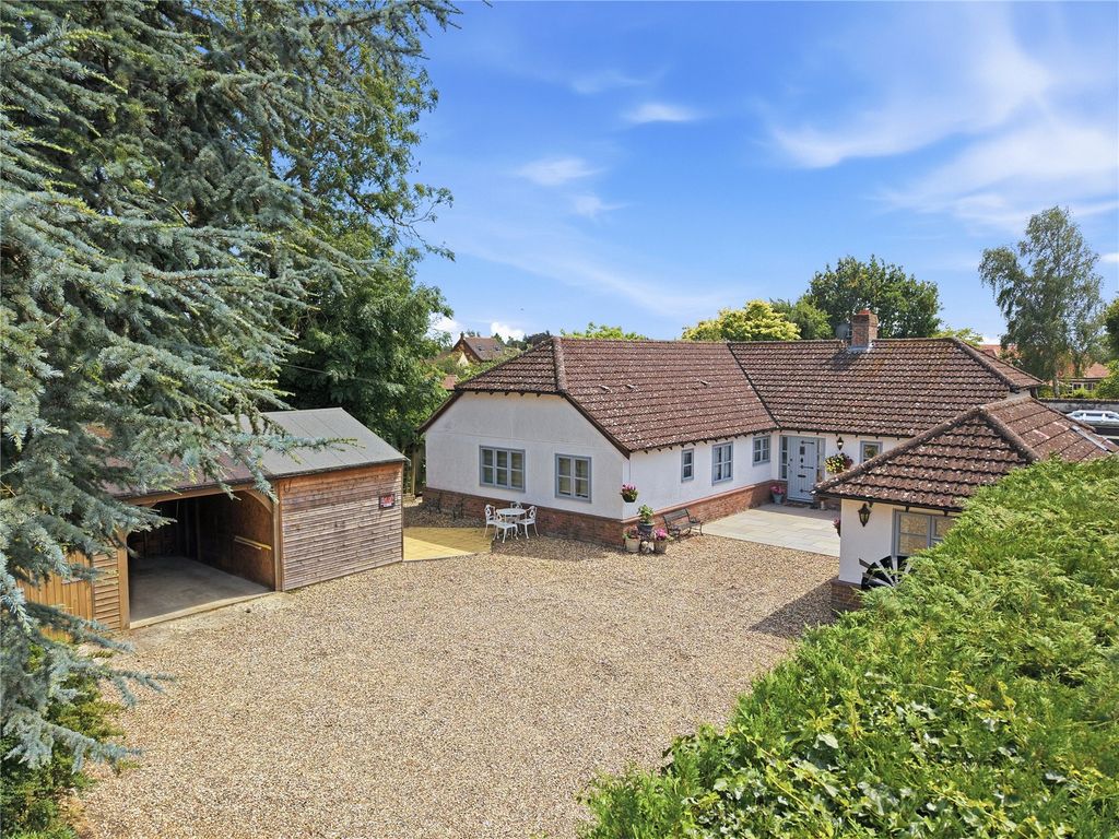 Property photo 1 of 23 Paddock Gate