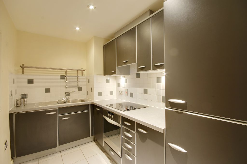 Property photo 3 of 11 Kitchen 1