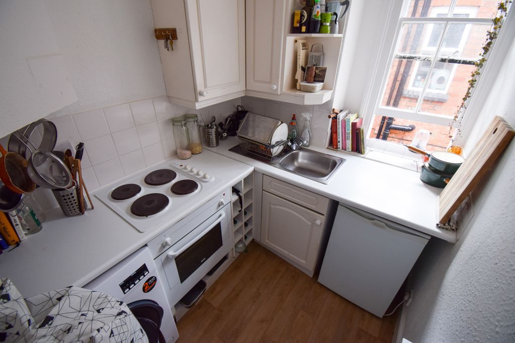 Property photo 2 of 11 Kitchen