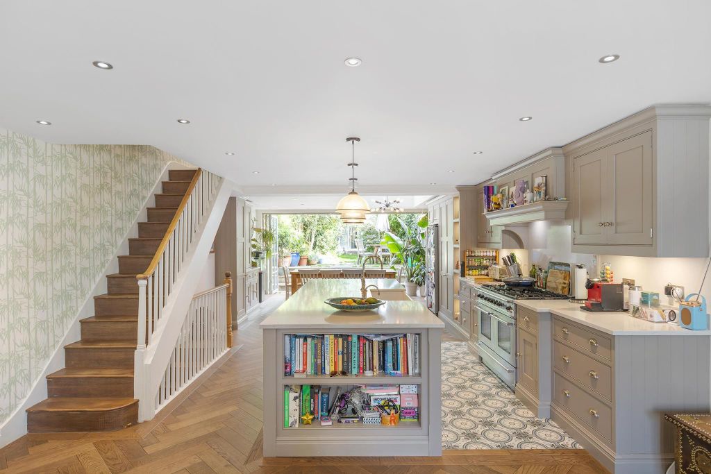 Property photo 2 of 14 Image