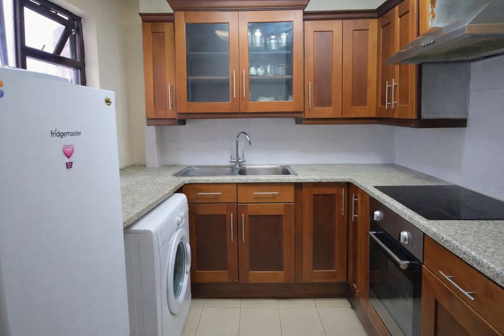 Property photo 3 of 11 Kitchen