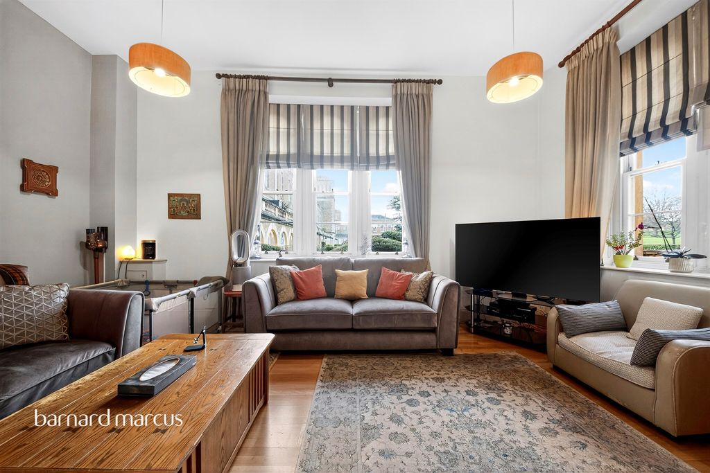 Property photo 2 of 20