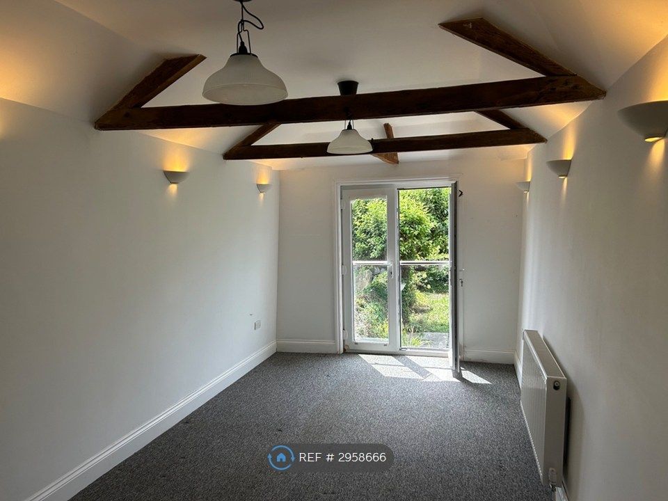 Property photo 3 of 7 Living Room