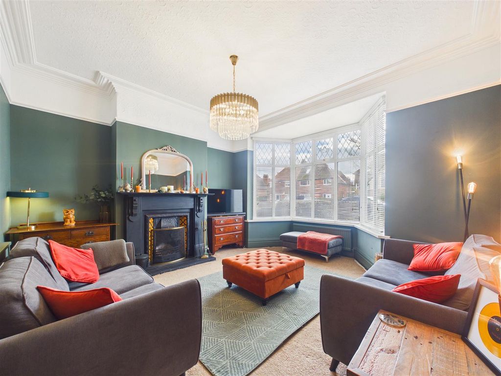 Property photo 2 of 17 Cam05451G0-Pr0102-Still009.Jpg