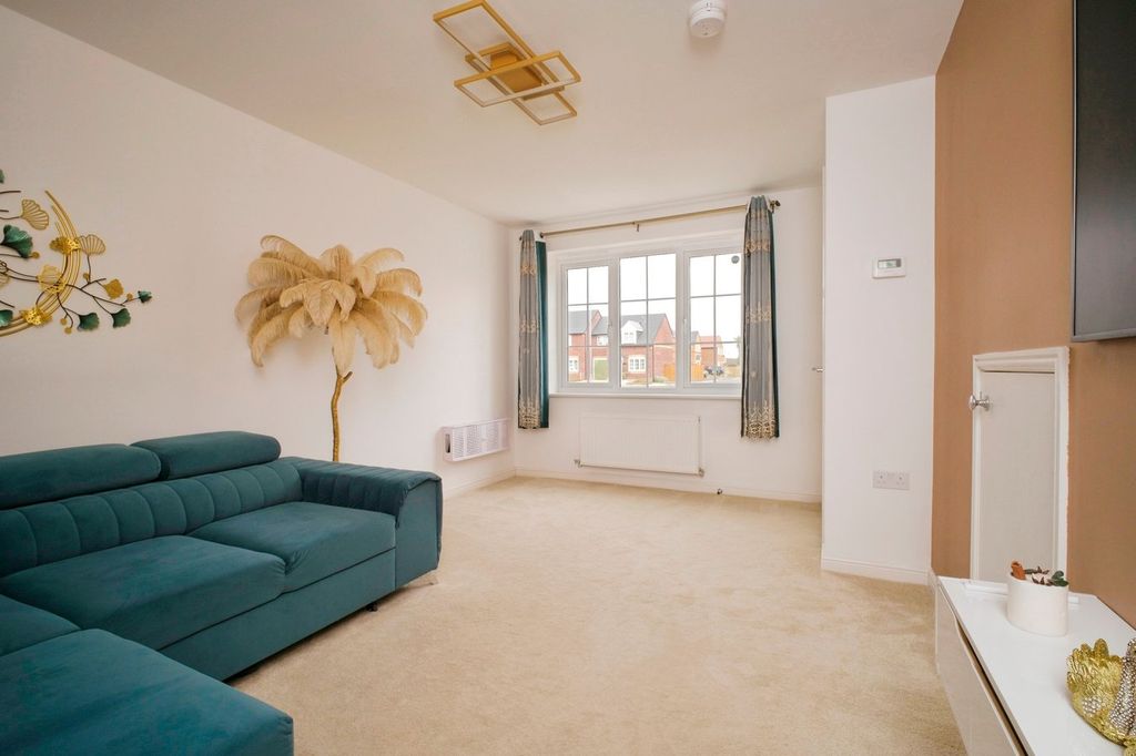 Property photo 3 of 18