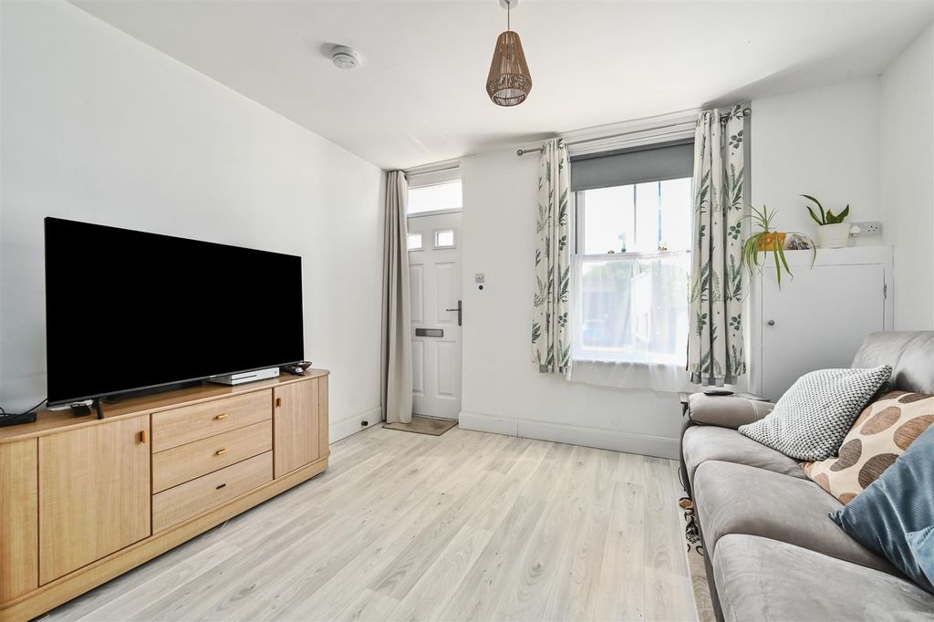 Property photo 2 of 9 1-Cinque-Ports-Street-Tn317Ad-Photos_ (1)