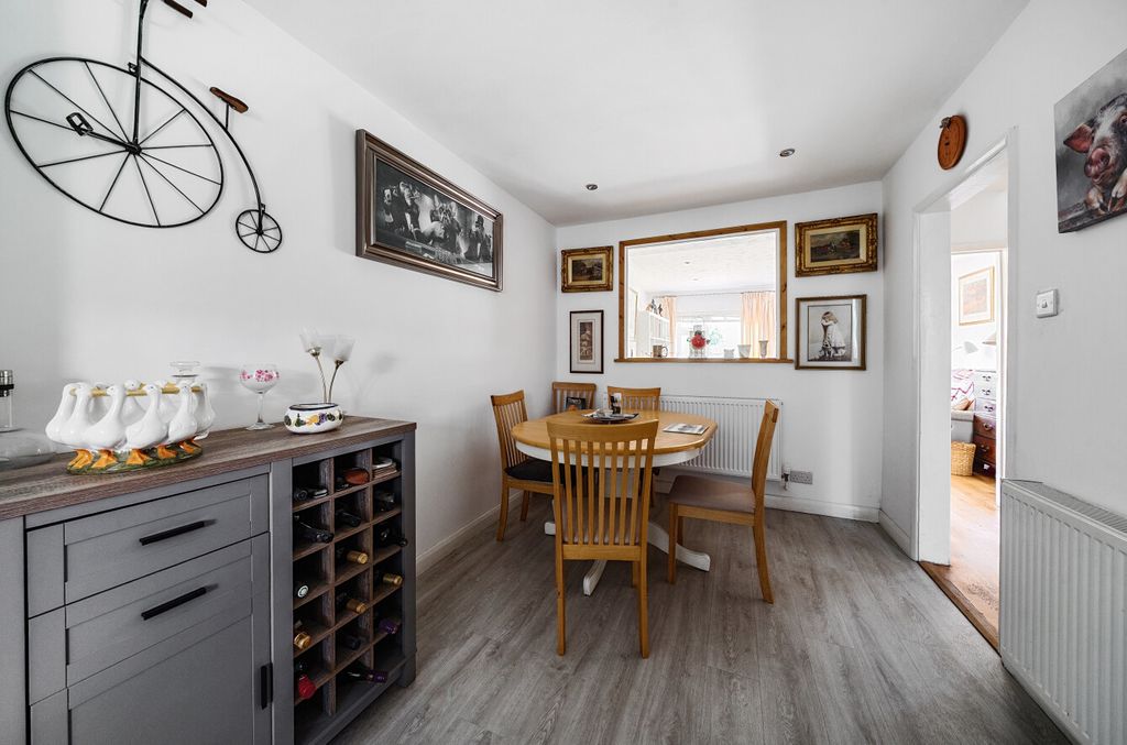Property photo 3 of 12 1294687-14-683850...