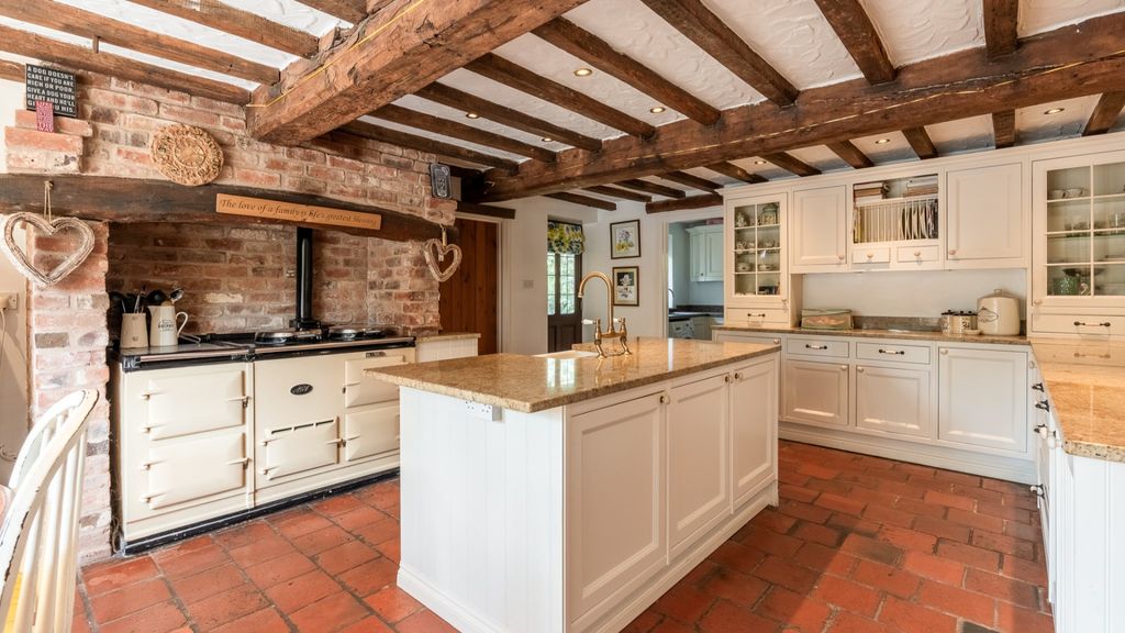 Property photo 2 of 33