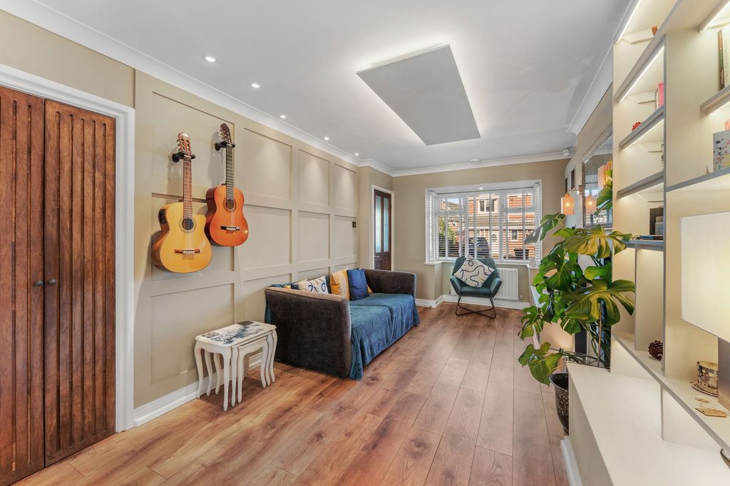 Property photo 2 of 23