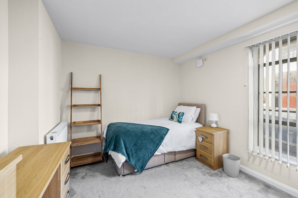 Property photo 2 of 13 0024