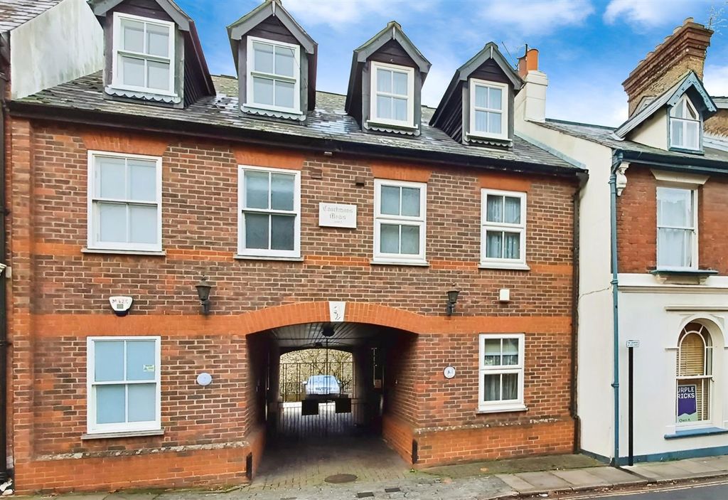 Property photo 1 of 26 Coachmans Mews