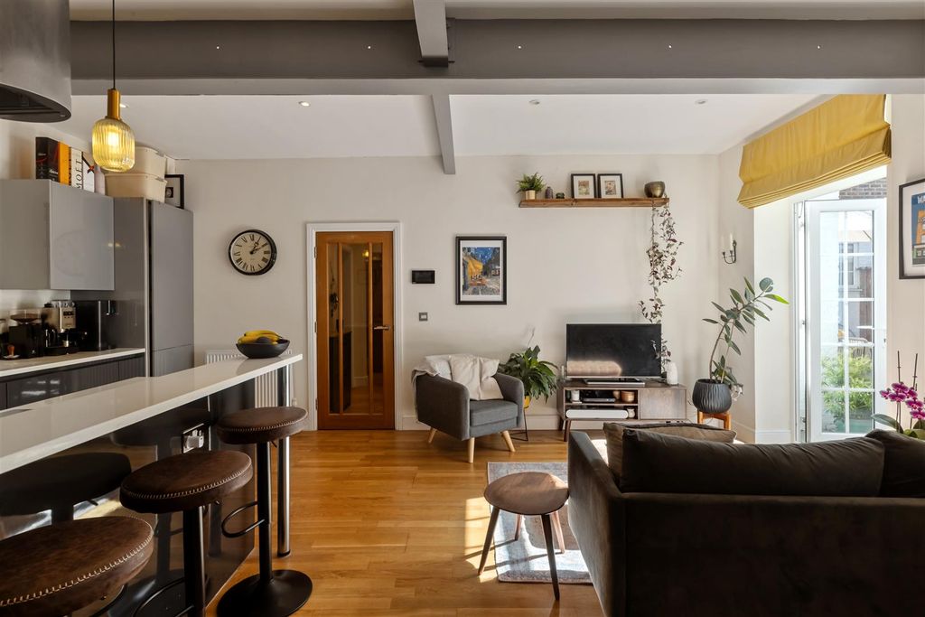 Property photo 1 of 16 4 Station Quarter Apartments-15.Jpg