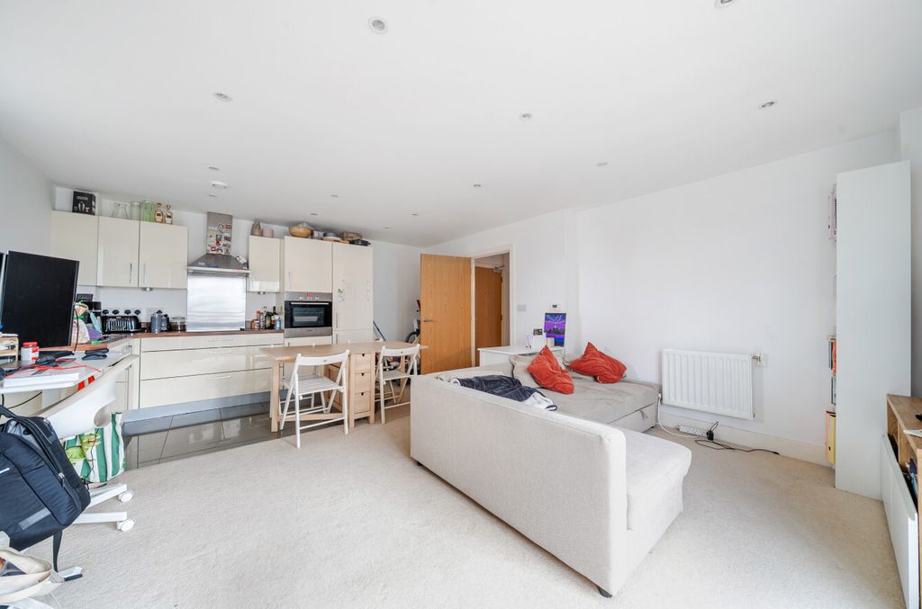 Property photo 3 of 9 1397711-5-696644F...