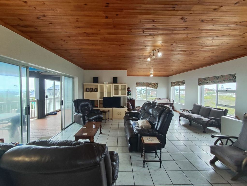 Property photo 3 of 26 1Sw1684598