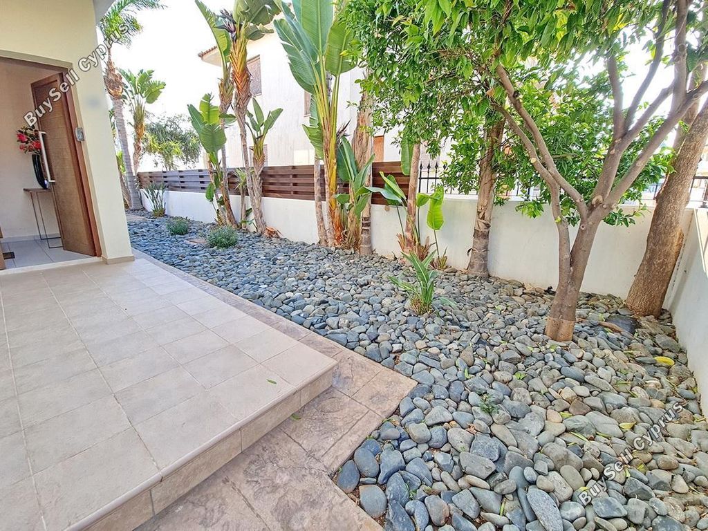 Property photo 3 of 38