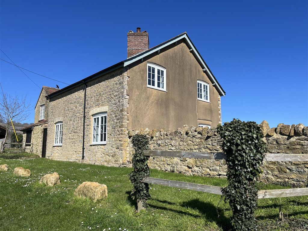 Property photo 1 of 20 Front Exterior