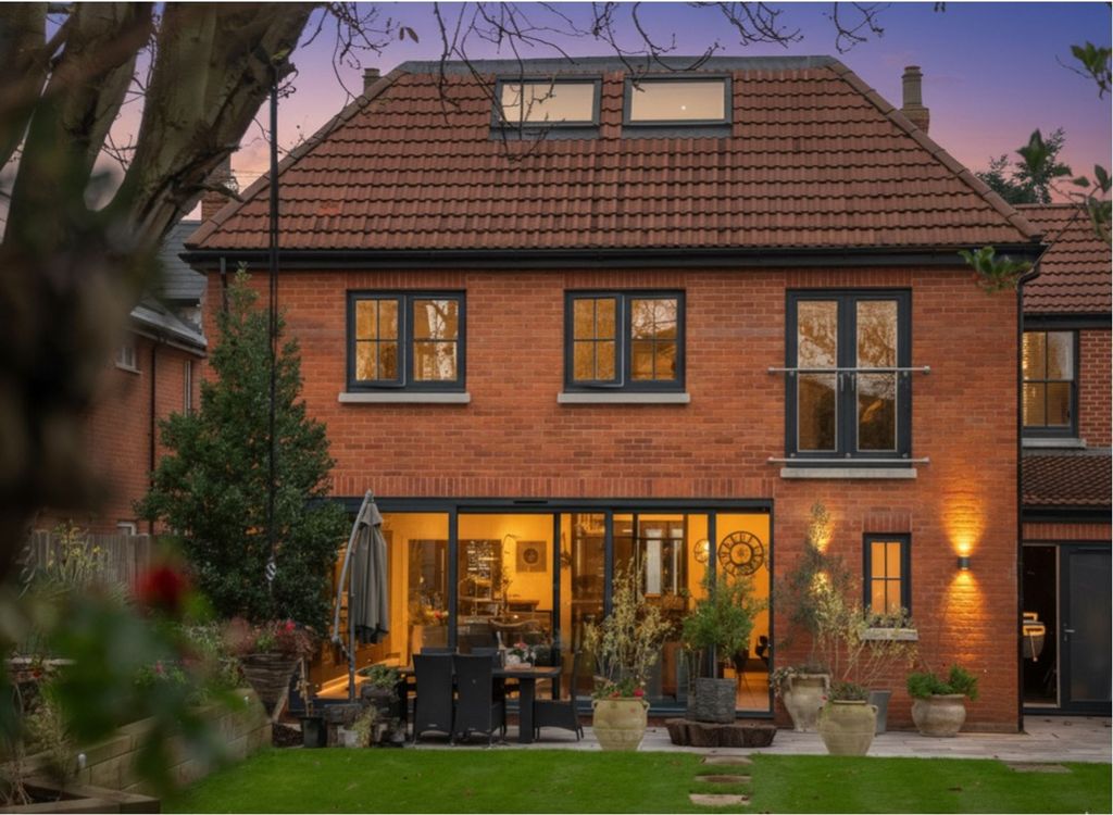 Property photo 2 of 33