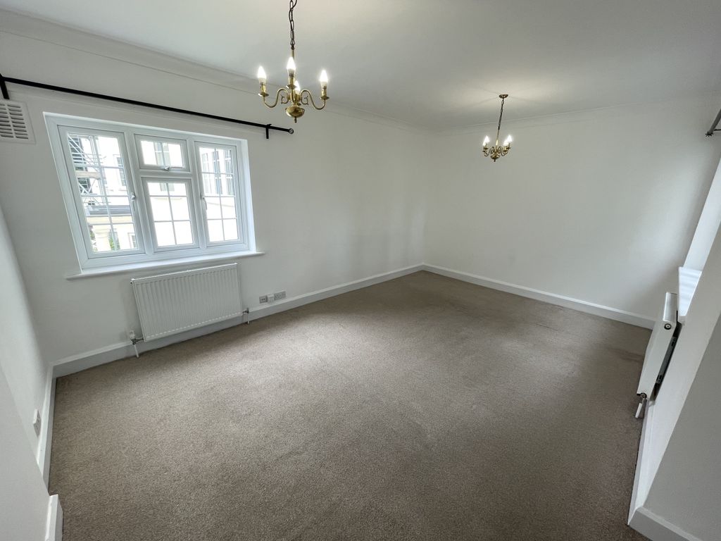 Property photo 2 of 8 Gallery