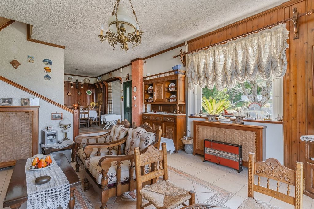 Property photo 2 of 27