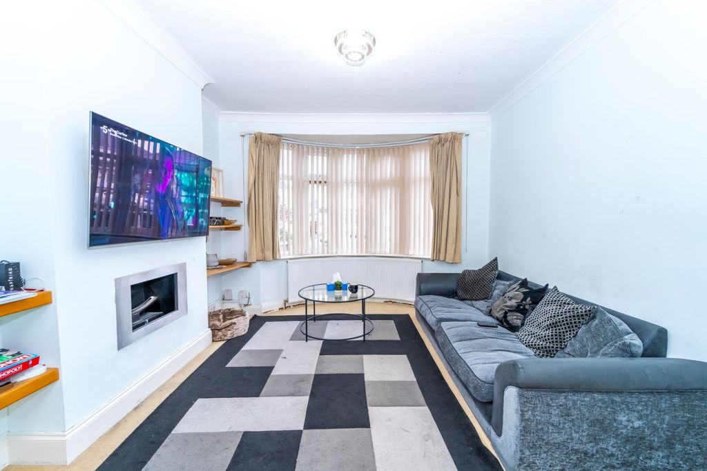 Property photo 2 of 24