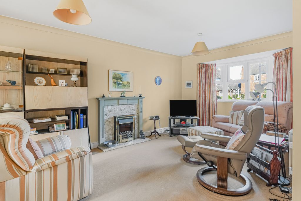 Property photo 3 of 23 Lounge 2