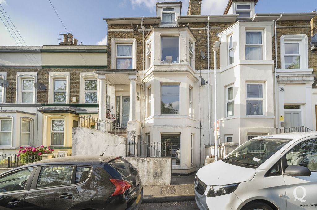 Property photo 1 of 19 6c3302B7-5A2c-486...