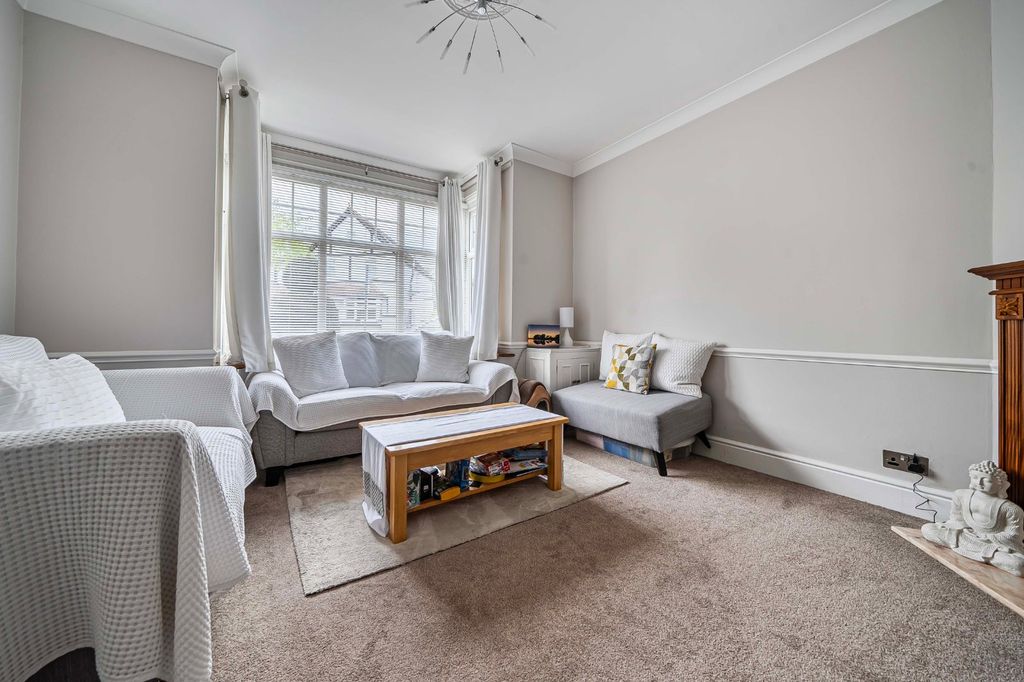 Property photo 3 of 19 Living Room