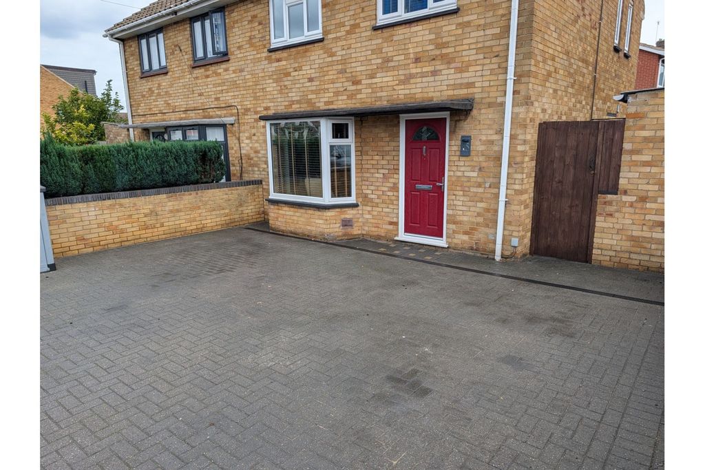 Property photo 3 of 36