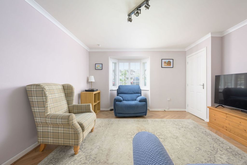 Property photo 3 of 31