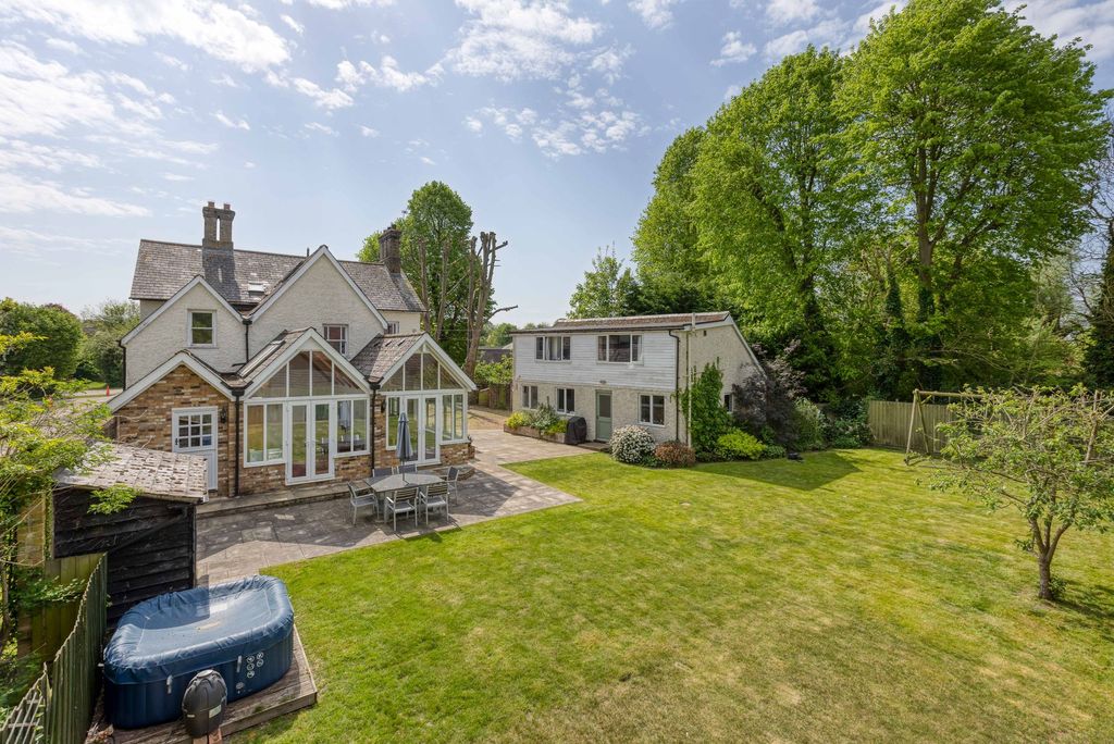 Property photo 2 of 36