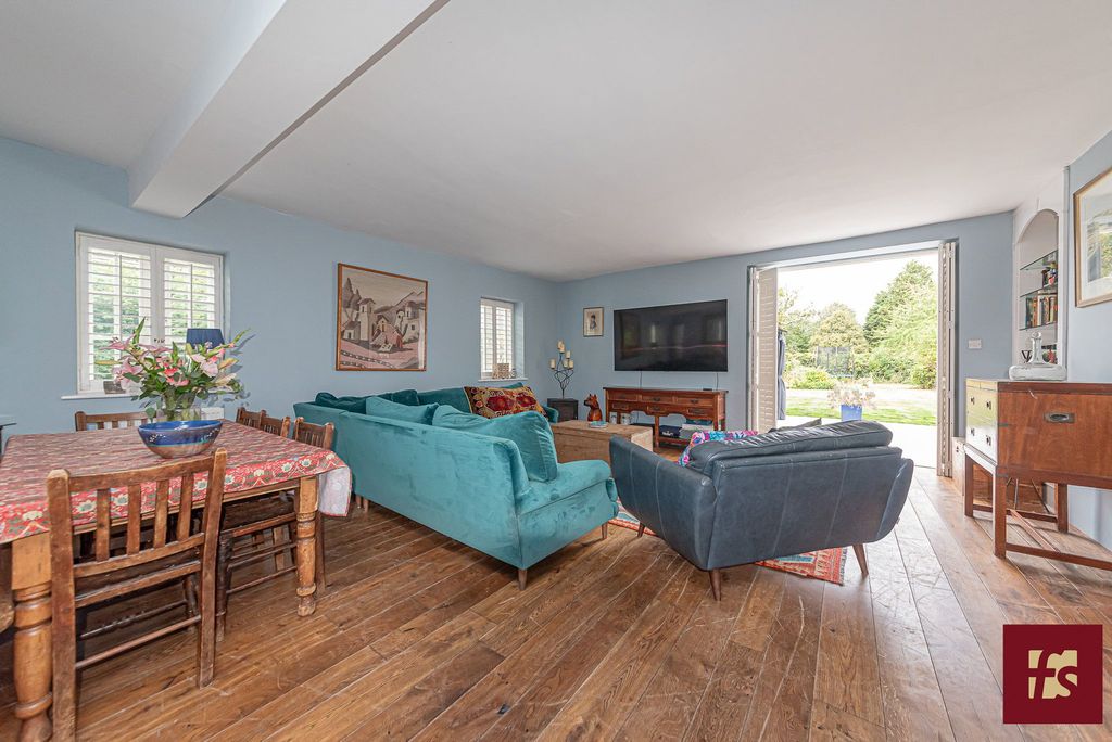Property photo 2 of 33