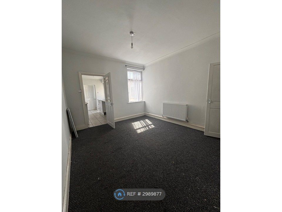 Property photo 3 of 10 Living Room