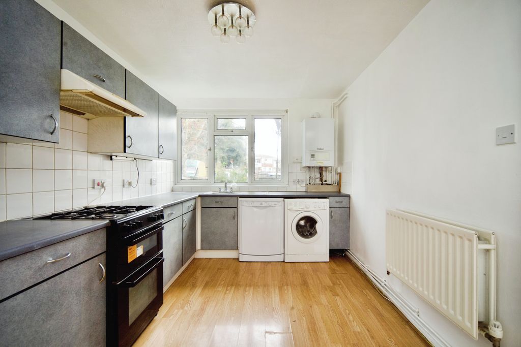 Property photo 2 of 9 Kitchen