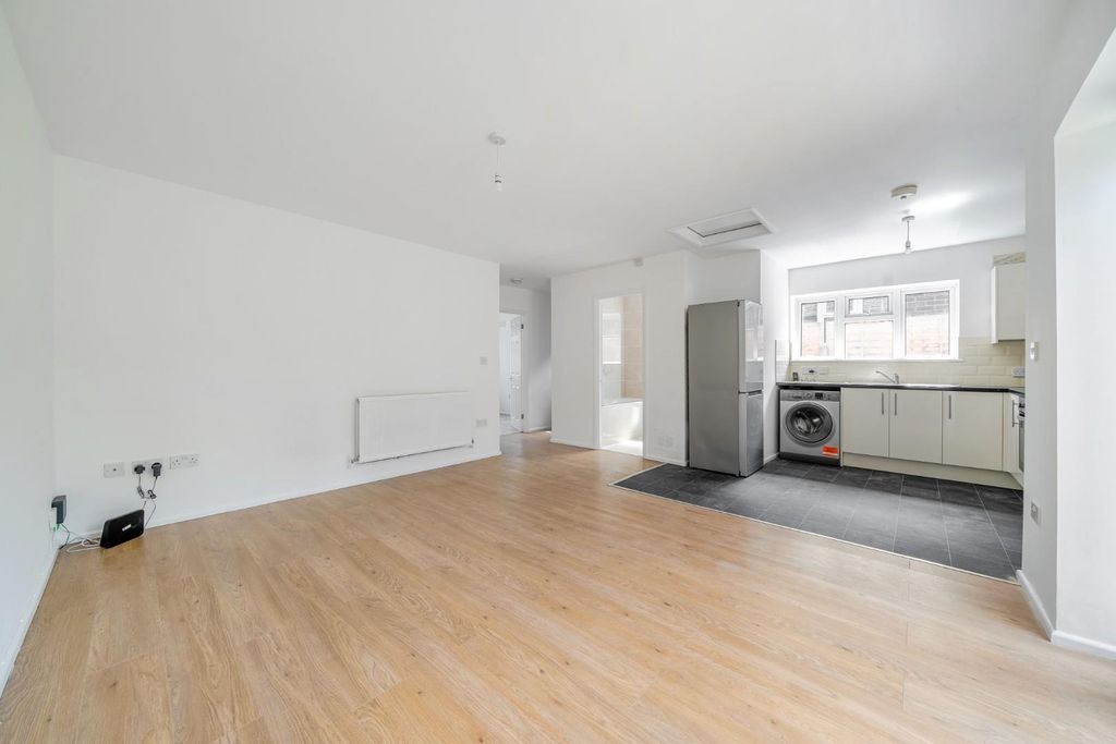Property photo 3 of 7 9-681Ba5Ef50B63-1283316-Arw-9.Jpg