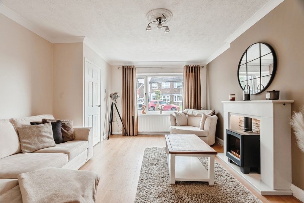 Property photo 3 of 29 Lounge