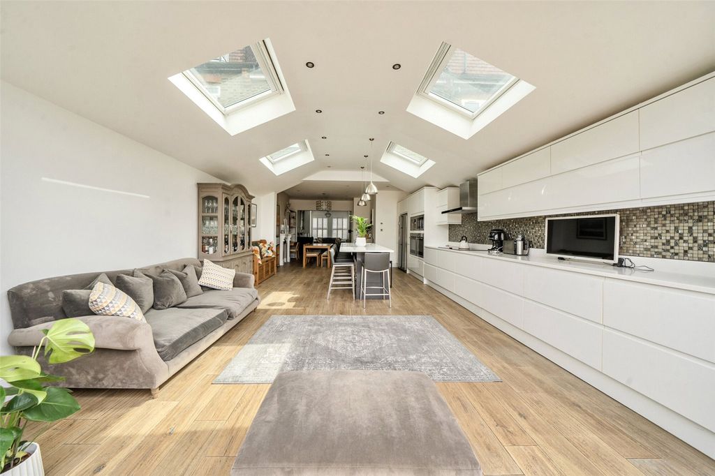 Property photo 3 of 39 Picture No. 07