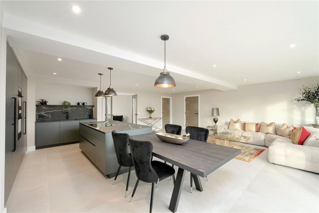 Property photo 2 of 16 Kitchen/Dining